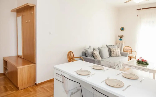 Cozy apt with Lycabettus View