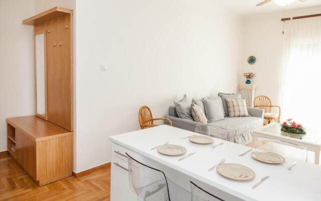 Cozy apt with Lycabettus View