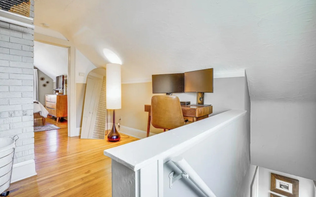 Walk to Beach + Lake Nokomis: Minneapolis Home!