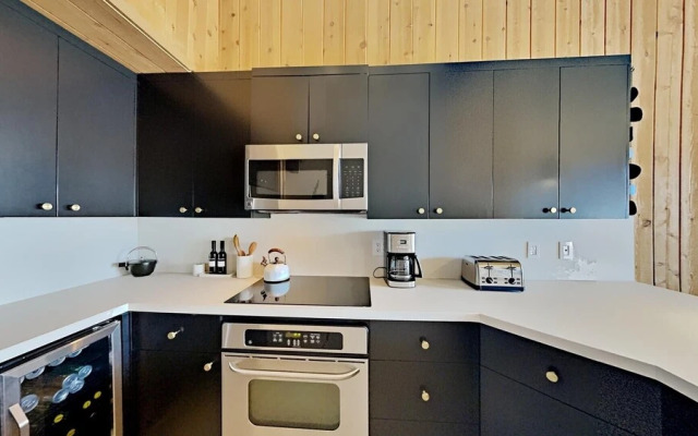 Beautifully remodeled 3 Bedroom Condo