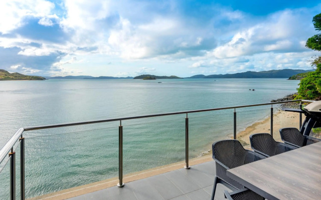 Yacht Club Villas