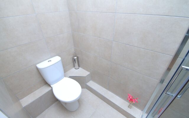 Sir John Rogersons Quay Sleeps 8