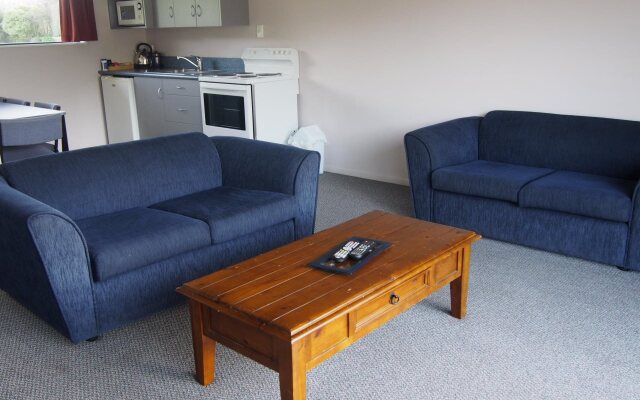 Linkwater Motel & Flashpackers