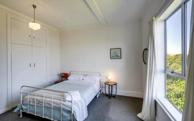 Views on Colenso - Napier Holiday Home