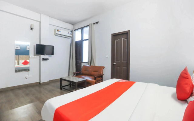 Golden Villa by OYO Rooms