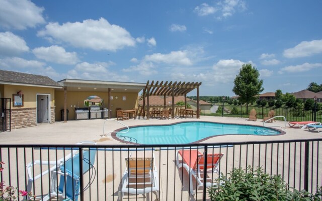 Tuscany Hills 3 Bedroom Villa by RedAwning