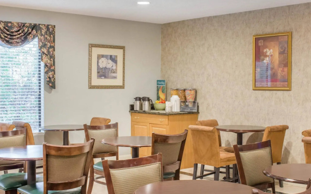 Econo Lodge Raleigh near Walnut Creek Amphitheatre