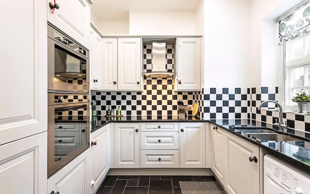 Book Lovers West End Home