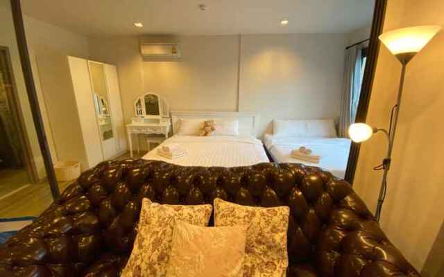 Rain Chaam Huahin by Jan Pool view เรน  หัวหิน WFH