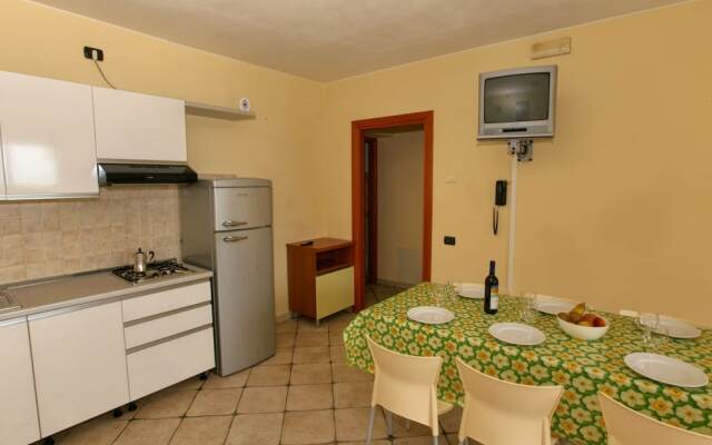 Apartment with Pool near Sea