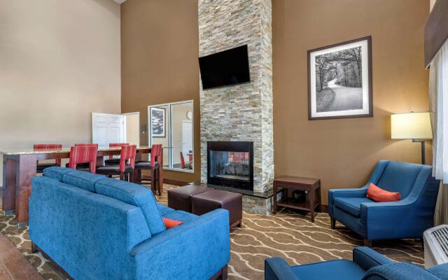 Comfort Suites Terre Haute University Area
