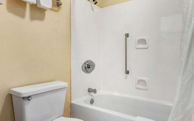 Econo Lodge Inn And Suites