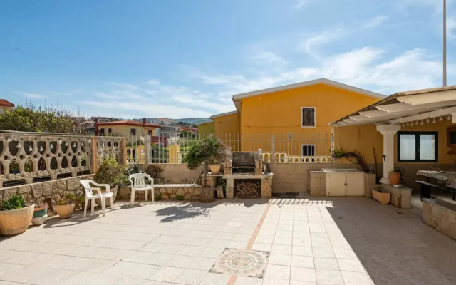 Relaxing Holiday Home 50m From Lu Bagnu Beach