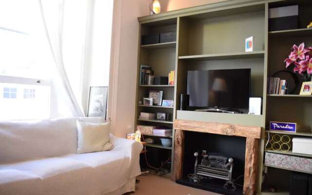 1 Bedroom Flat Near Hyde Park