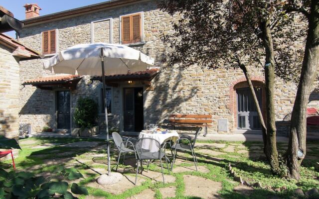 Farmhouse With Pool And Large Garden, 50 Acres Of Vineyards, Wine Tasting