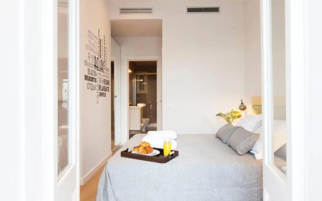 Perfectly located 4-bed 4-bath apartment in Barcelona 2-1