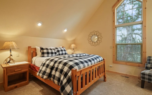 Deer Park Cabin 3 Bedroom Home by RedAwning