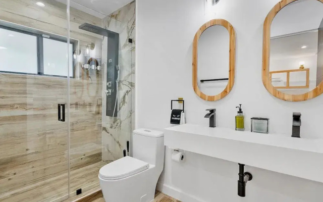 Fresh Modern With Pool Oasis