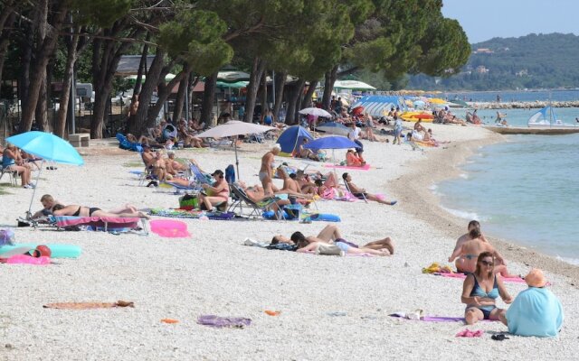 Carefully Furnished Bungalow With 2 Bathrooms, 7km From Pula