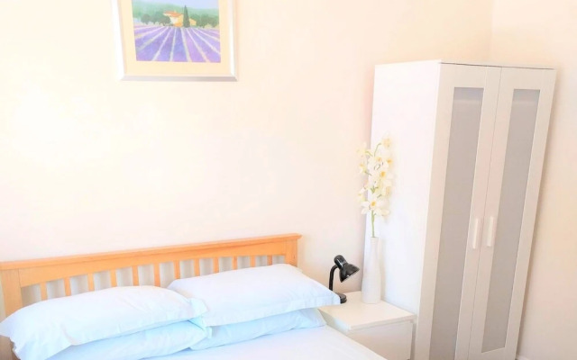 2-bedroom House Near Town With Superfast Wi-fi