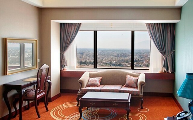 Chamran Grand Hotel