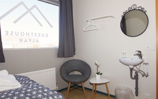 Guesthouse Álfar
