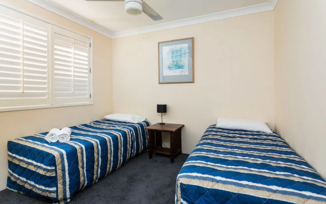 Burleigh Point Holiday Apartments