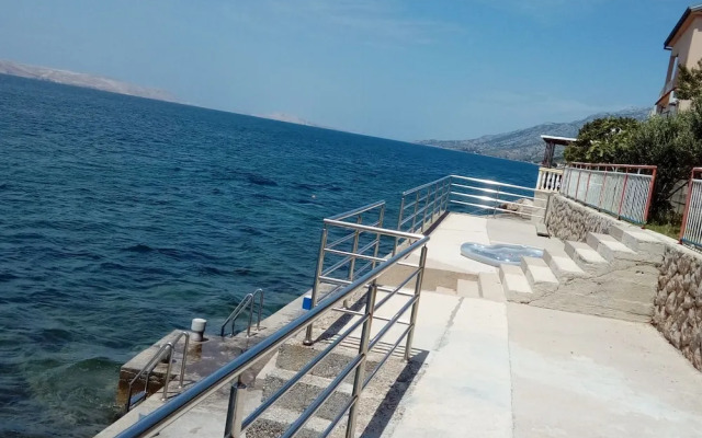 Toma - 5m From the sea With Parking - A2