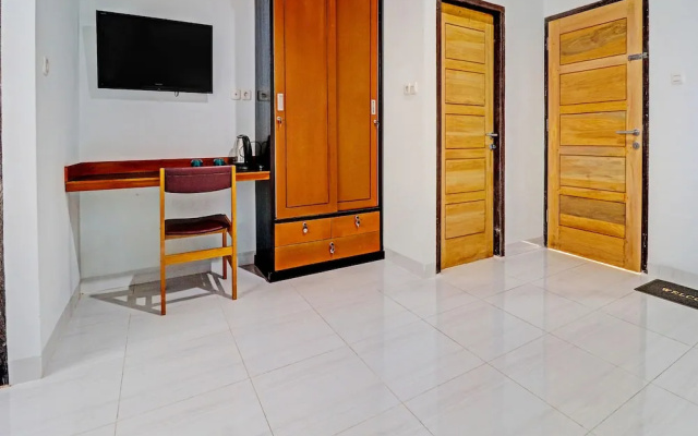 OYO 92057 Reny Kost Syariah