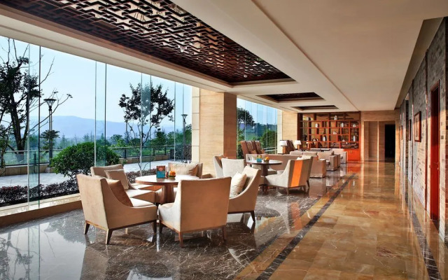 Intercontinental Sancha Lake
