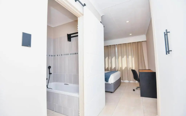 Smart & Modern apartment @ Menlyn Place