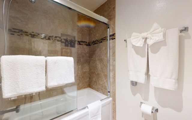 Chamonix Retreat - Nearby Outdoor Activities!