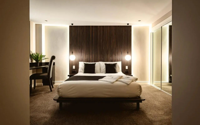 The Acacia, Luxury with Private Balcony + Parking