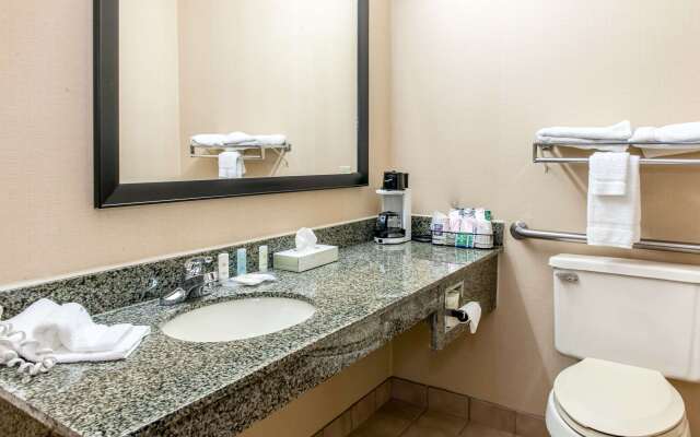 Quality Inn Defiance