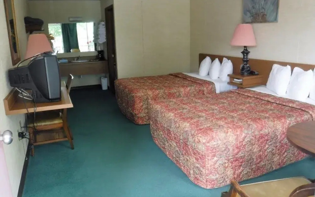 Colonial Mountain Inn