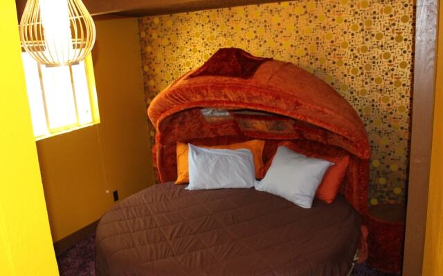 Hicksville Pines Chalets & Motel
