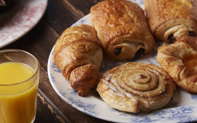 Cock Hotel Stony Stratford by Greene King Inns
