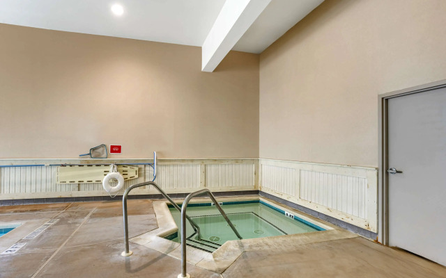 Best Western Plus Revere Inn & Suites