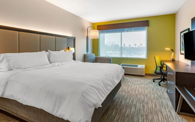 Holiday Inn Express & Suites Ashtabula-Geneva