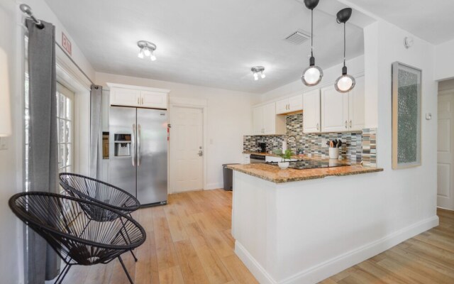 Wonderful 2BR House with Canal Access