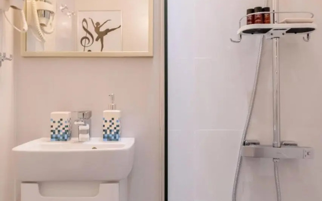 New Studio Carturesti - Magheru -City Center