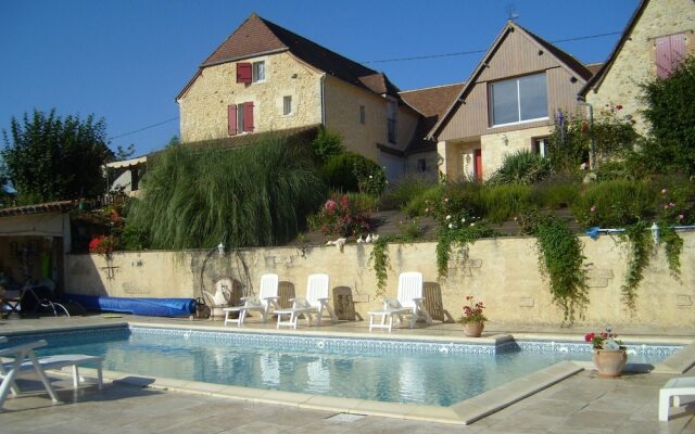 Property With 2 Bedrooms in Thenon, With Pool Access, Furnished Garden