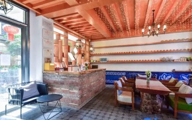 Yu Tong Inn (Dali Erhai Village Pier)