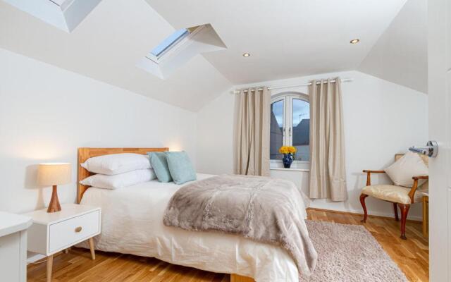 The Coach House, centrally located detached Coach House