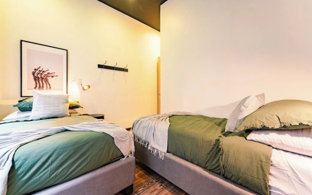 NEW Perfect Location with Free Parking