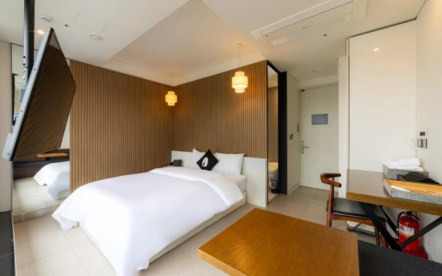 The Riverside Hotel