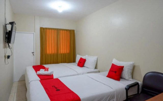 RedDoorz near Ahmad Yani Monument Park Kudus
