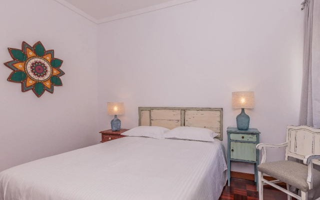 Cozy 3 bedroom apartment in front of the subway
