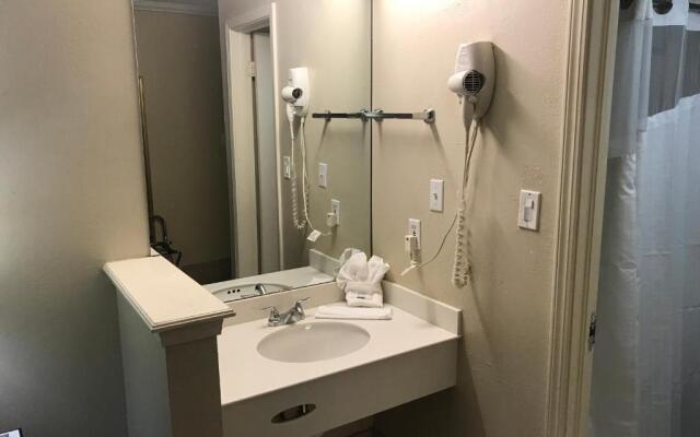 Hometown Inn & Suites