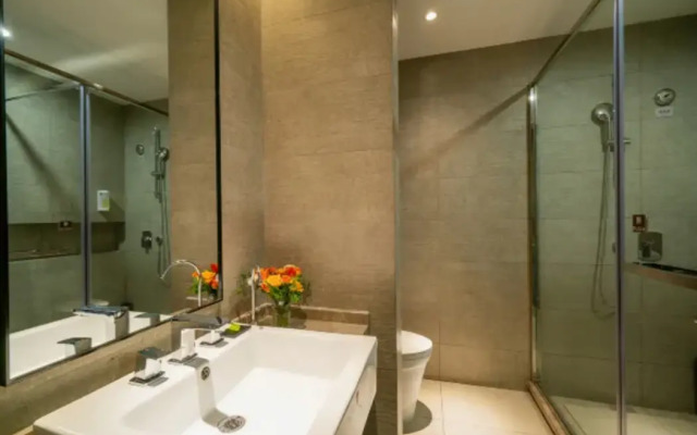 Homeinn Plus Hotel (Shenyang Sanhao Street Shengjing Hospital)